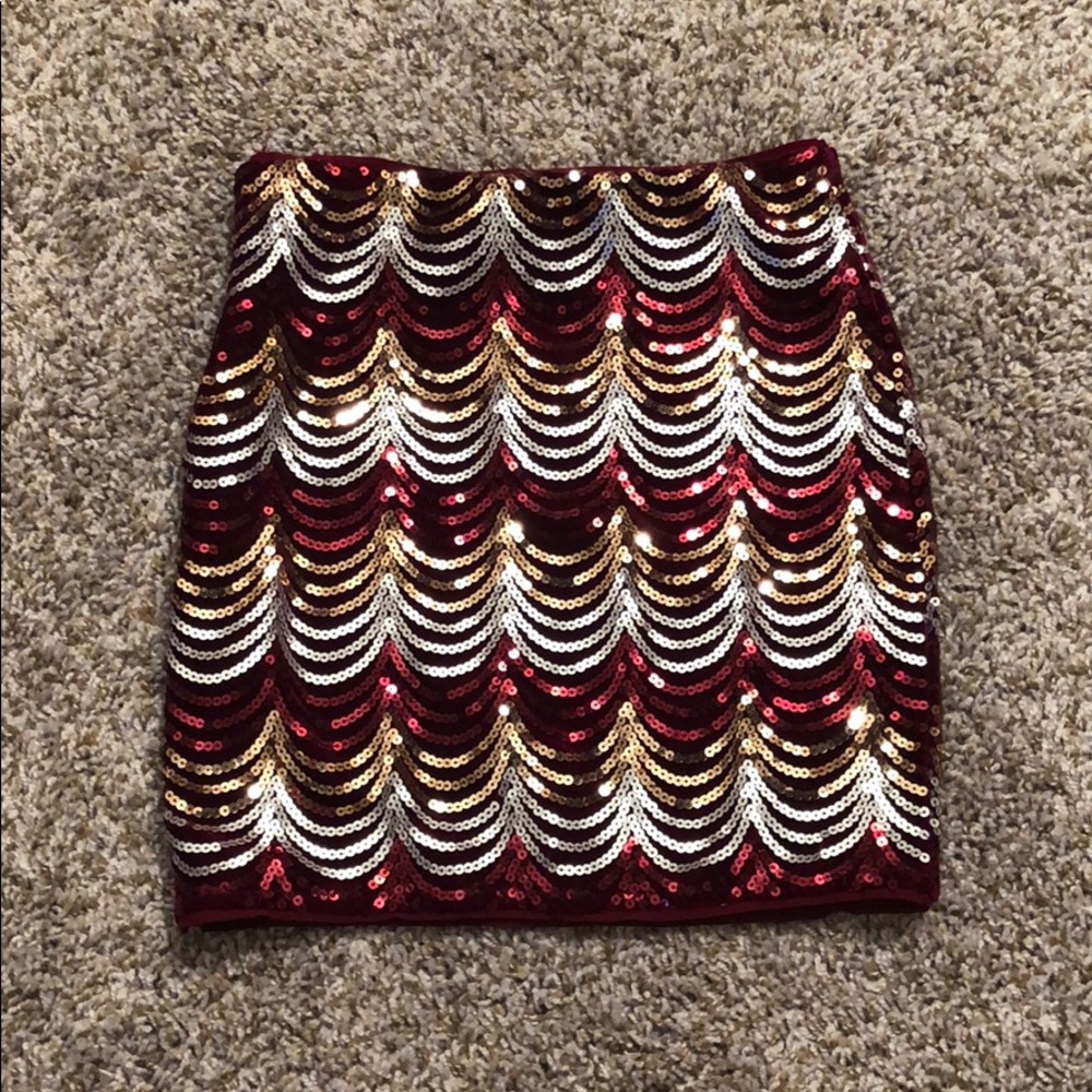 🌻 2/$12 Velvet/Sequined skirt
